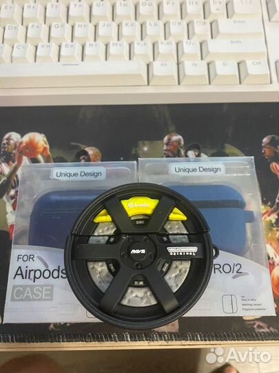 AirPods Pro оригинальные + чехлы