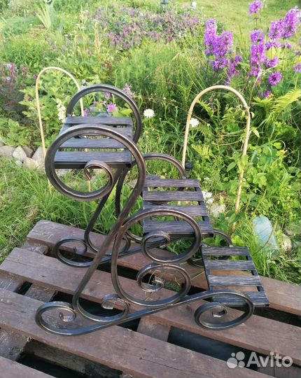 Подставка для цветов металлическая