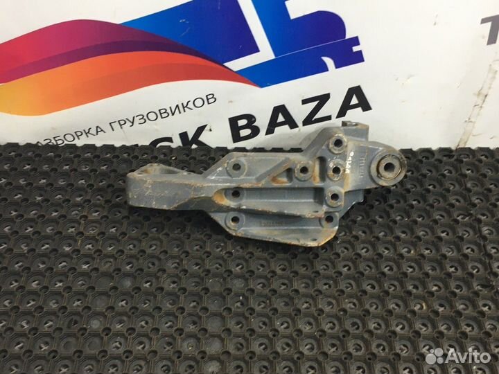 Кронштейн передней рессоры левый