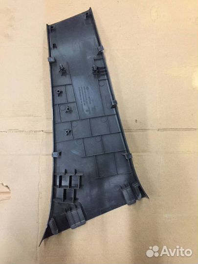 Обшивка стойки L Renault Megane 3