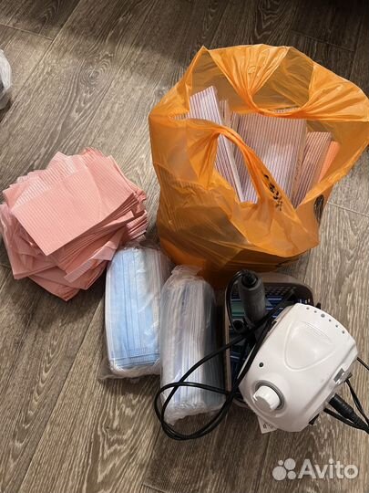 Маникюрные и педикюрные принадлежности