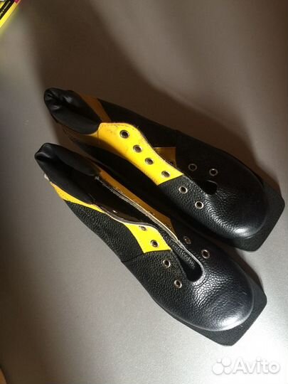 Лыжные ботинки