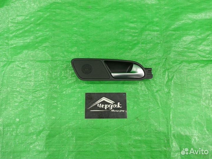 Ручка двери внутренняя прав. зад. Volkswagen Tigua