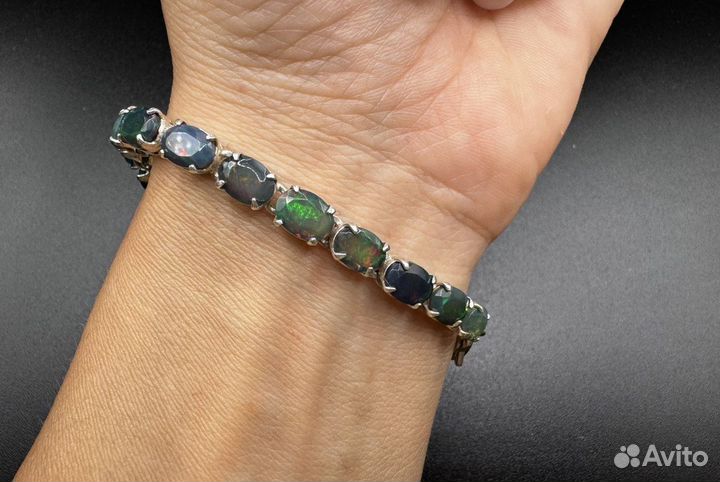 Браслет ручной работы с опалами