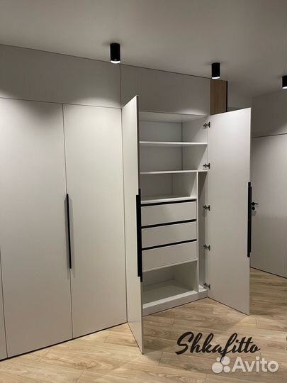 Шкаф распашной