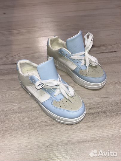 Новые Кроссовки женские 36