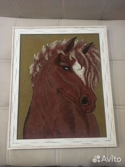 Картины выполнены из песка