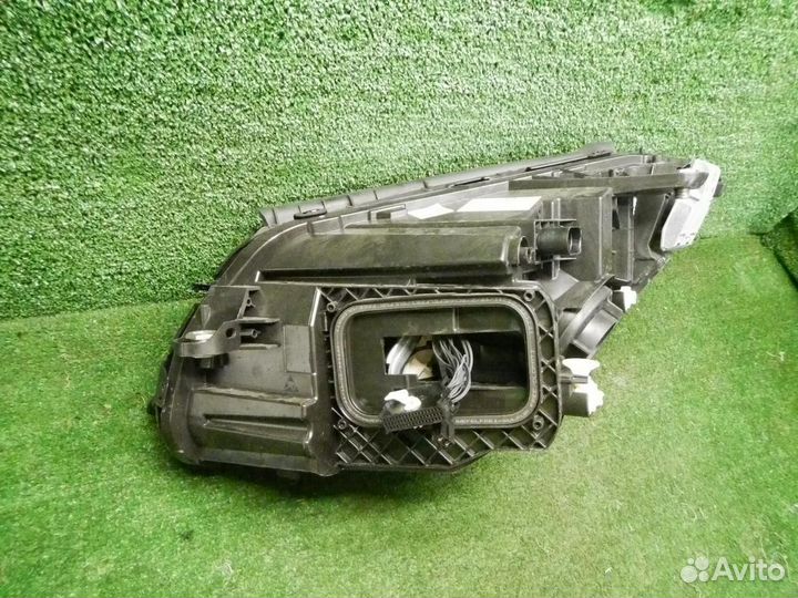 Фара правая Mercedes-Benz C-Class