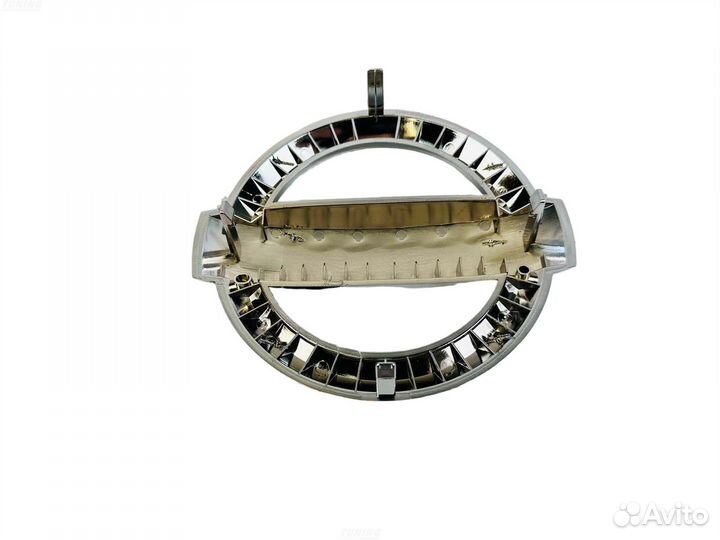 Эмблема в решетку радиатора Nissan Patrol 62 E0689