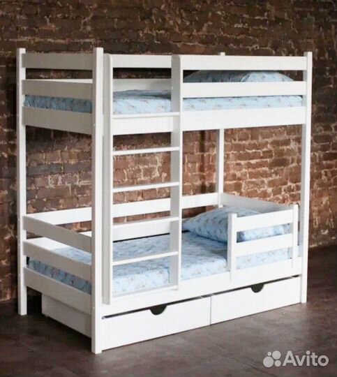 Кровать двухьярусная, массив