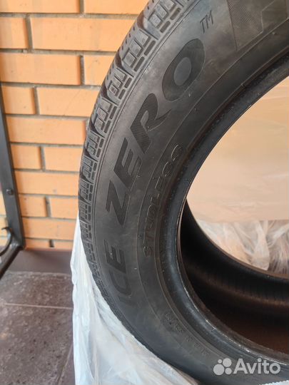 Pirelli Ice Zero 235/55 R19 105H