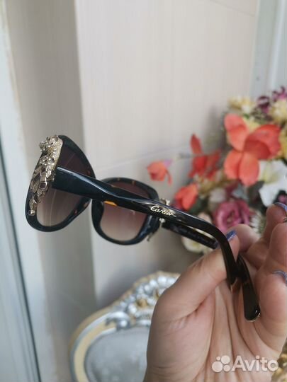 Солнцезащитные очки женские брендовые