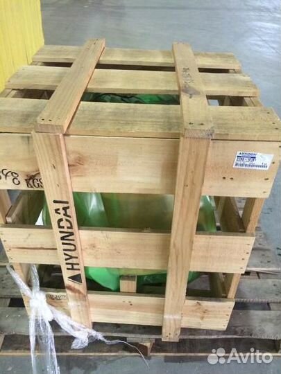 Редуктор хода с мотором Hyundai R290-7 31N8-40051