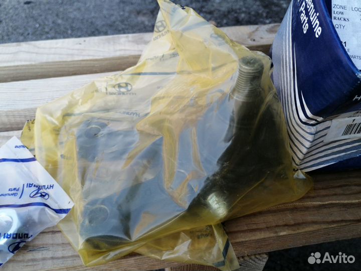 Шаровая опора нижняя правая Н-1, Старекс. Новая