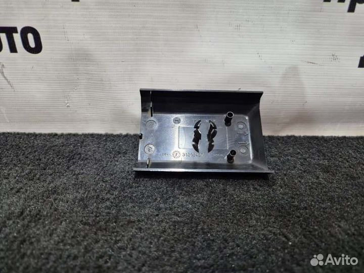 Крышка петли пятой двери Volvo V70 универсал