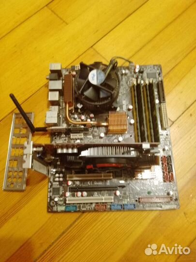 Материнская плата с процессором и памятью