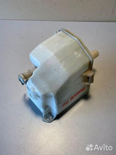 Бачок омывателя Nissan Primera P11