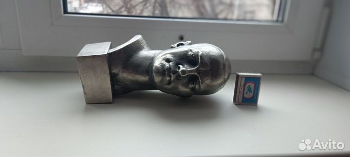 Бюст Маяковского