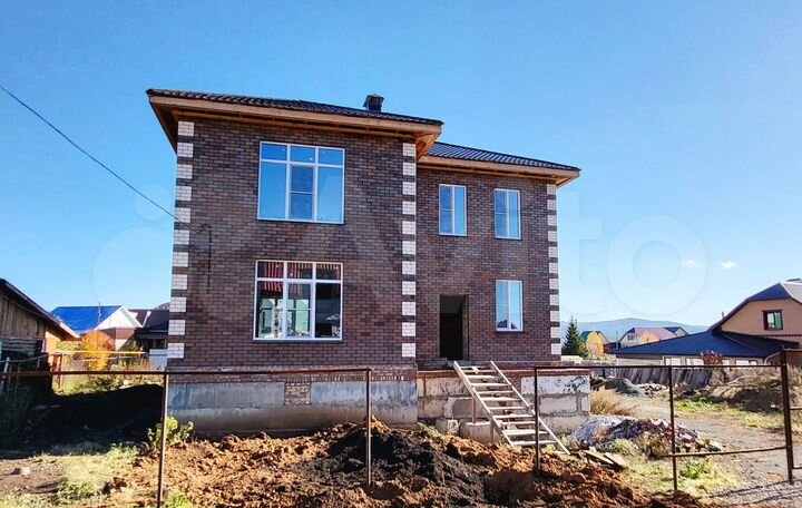 Коттедж 311,4 м² на участке 10 сот.
