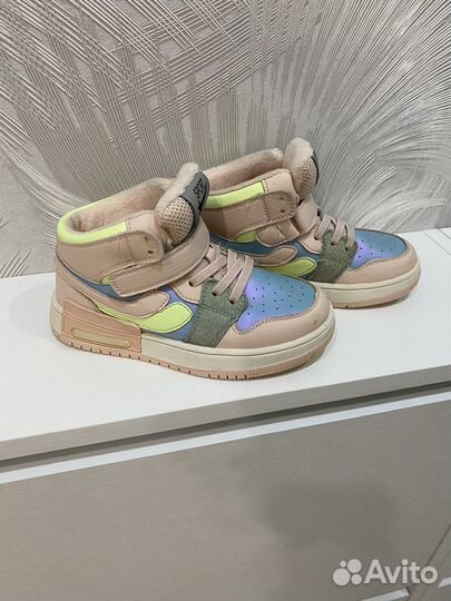 Кроссовки для девочки