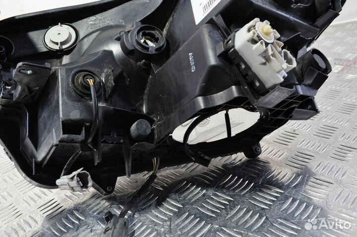 Б/У Б/У Фара передняя правая Toyota RAV4 XA40