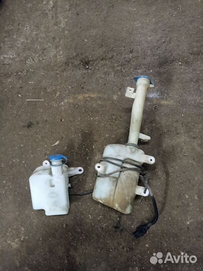 Бачек омывателя Kia Carnival 2002-2006 2.5