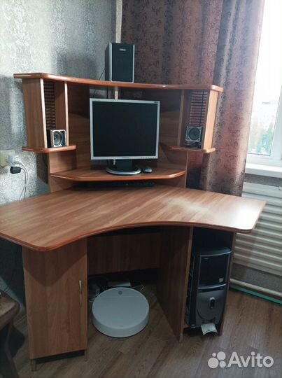 Компьютерный стол