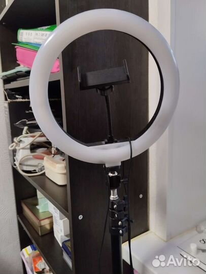Кольцевая лампа со штативом