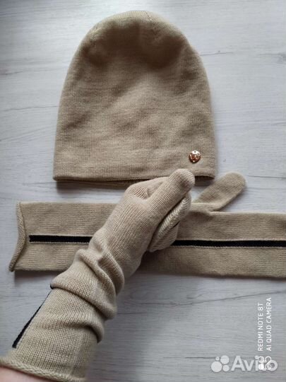 Шапка и варежки вязаные из итальянской пряжи