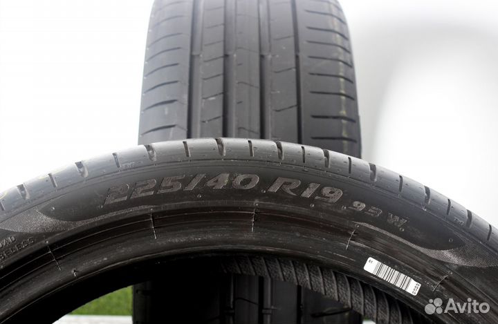 Pirelli P Zero PZ4 225/40 R19 93W