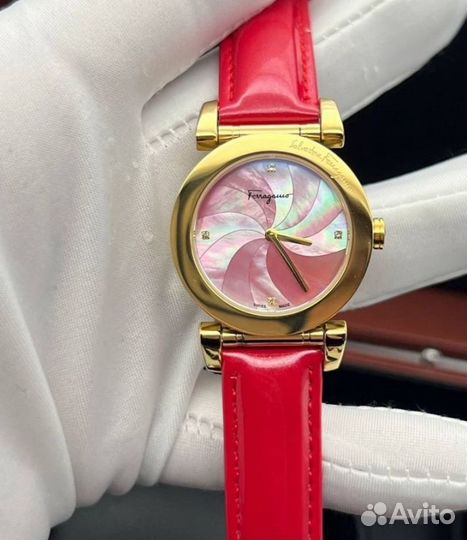 Женские кварцевые часы Salvatore Ferragamo