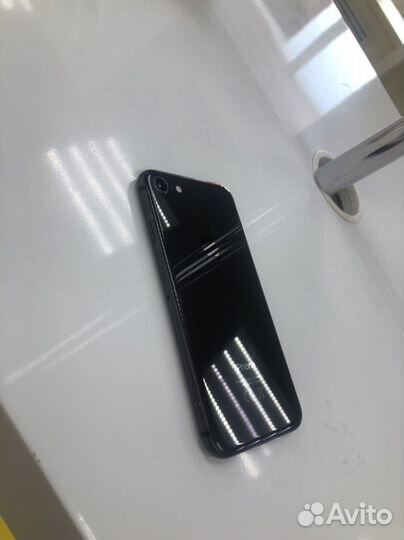 Телефон iPhone 8 64 gb