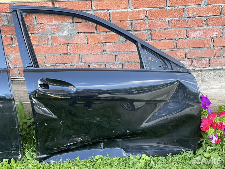 Передняя правая дверь мерседес w204