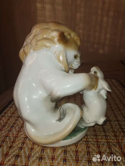 Зайцы и лев Статуэтка Фарфор СССР