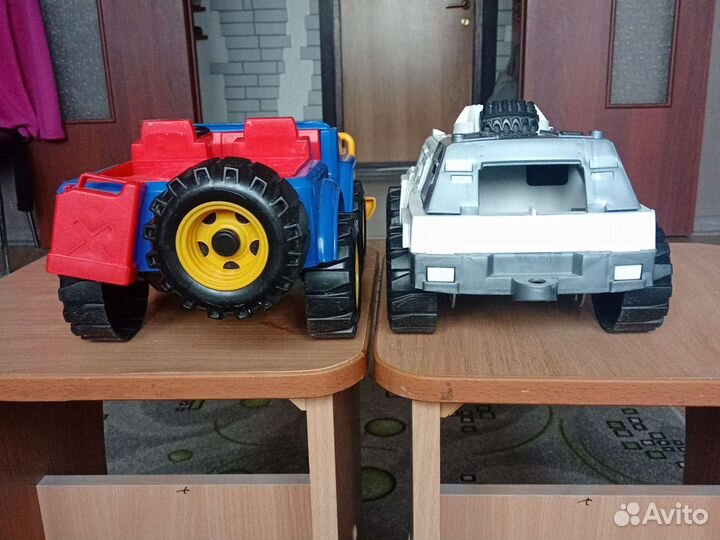 Два внедорожника