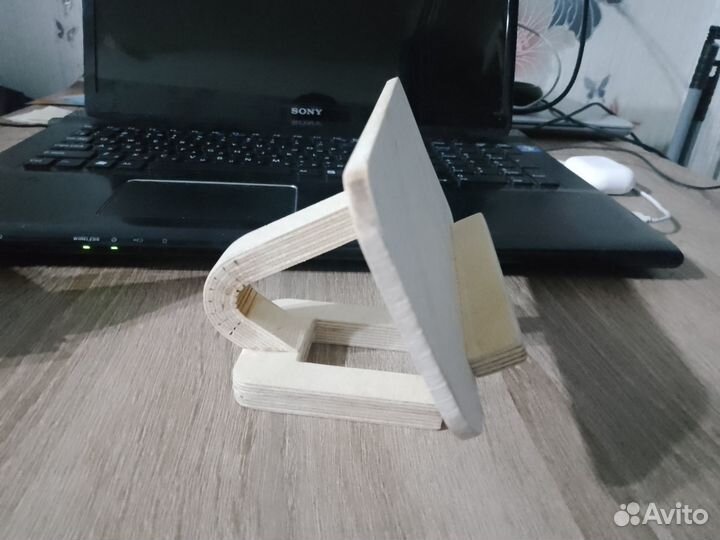 Подставка для телефона из дерева