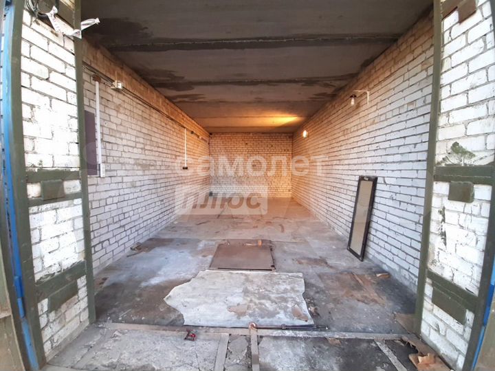 Гараж, > 30 м²