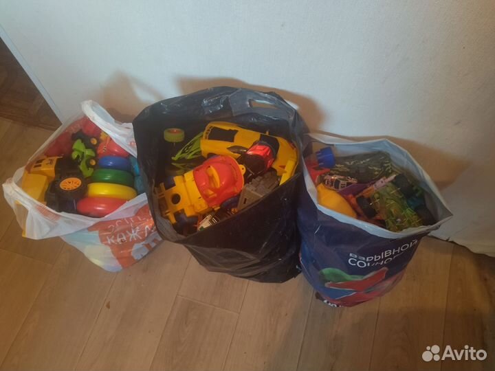3 больших пакета с игрушками