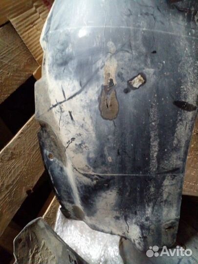 Подкрылок передний левый Volkswagen Polo Sedan