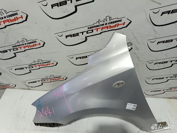 Крыло mazda demio mazda2 DY DY3R DY3W DY5R DY5W D35052211E переднее левое 1 модель серебро, 22V NA61