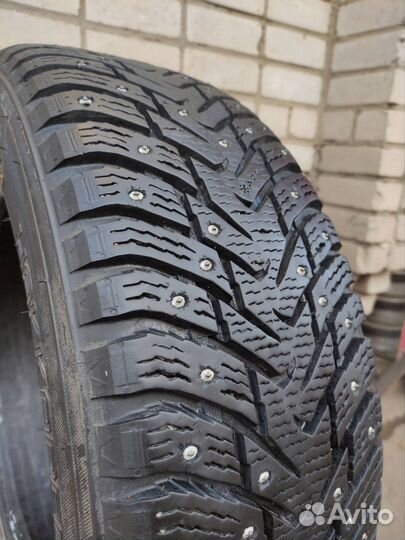 Nokian Tyres Hakkapeliitta 8 SUV 215/65 R16 102T