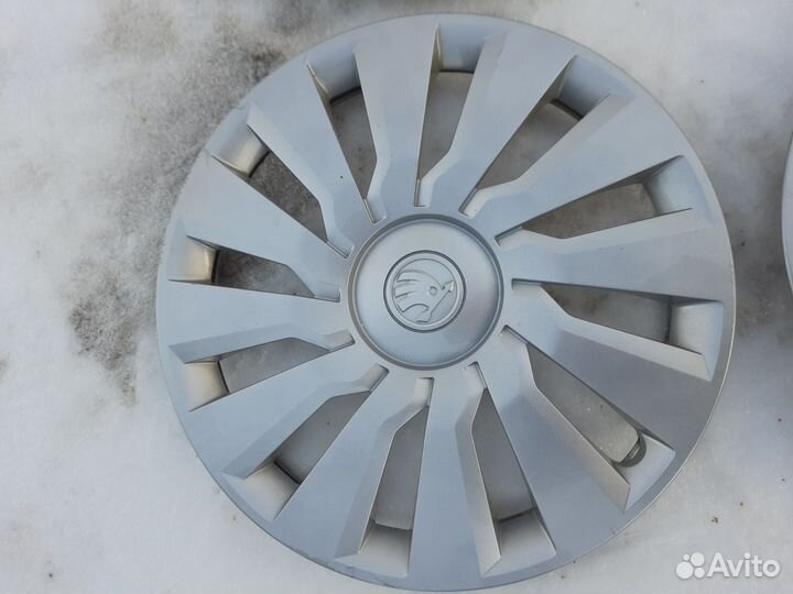 Ориг. штампованные диски с колпакамм skoda rapid