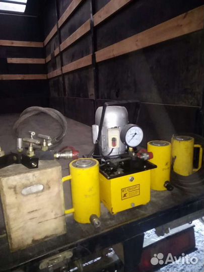 4 домкрата 50 тон, Масло станция