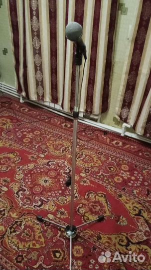 Стойка с микрофоном