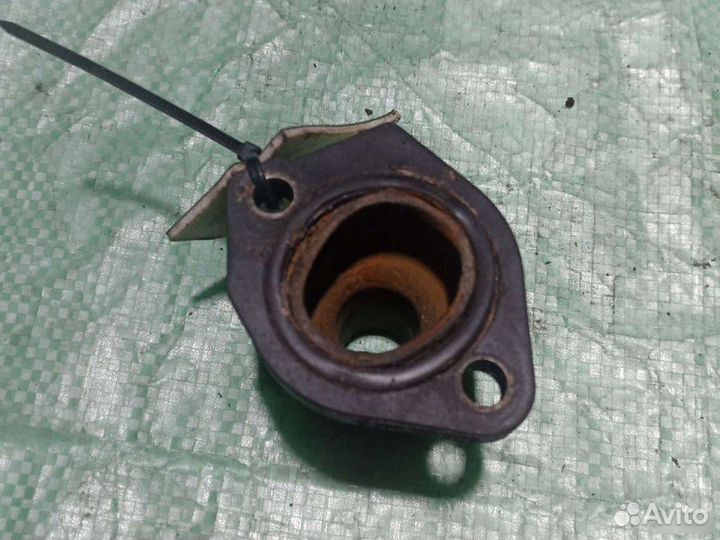 Фланец системы охлаждения Volkswagen Passat B3