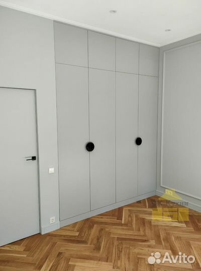 Зеркальный шкаф