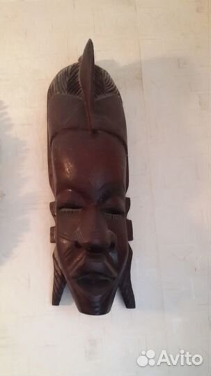 Маски африканские из красного дерева