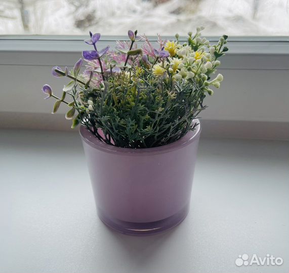 Искусственные цветы в горшках