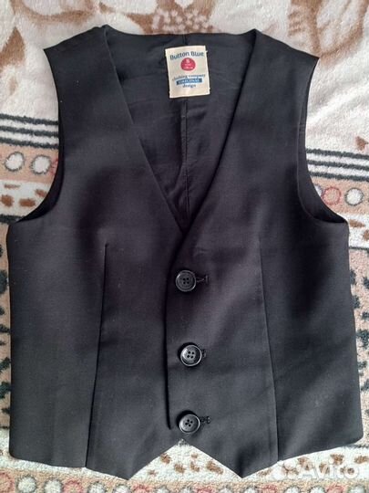 Школьная форма (костюм тройка +новые рубашки) р128