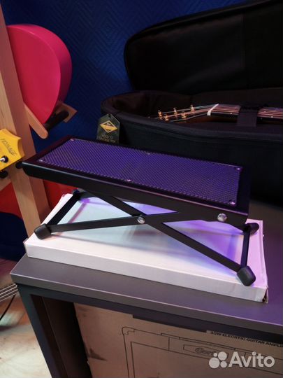 Подставка под ногу гитариста